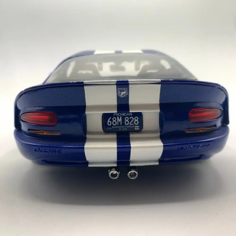 Vintage Maisto 1:18 Scale Dodge Viper GTS Blue, Racing Stripes Diecast Model Car